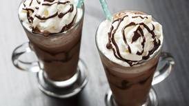 A receita do frappuccino de café com chocolate do Starbucks