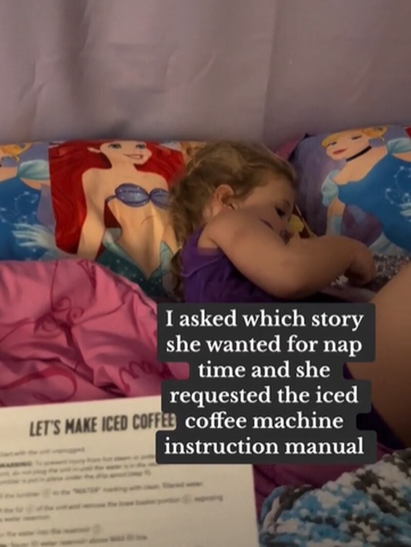 Babá viraliza ao contar que menina a pediu para ler 'história' inusitada na hora da soneca