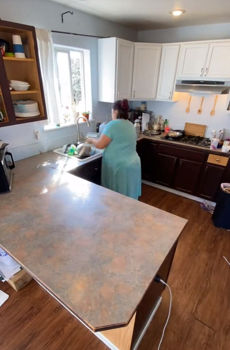 Mulher pede divórcio após seu marido não limpar a casa depois de seis dias