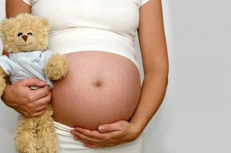 Brasil ainda apresenta dados elevados de gravidez e maternidade na adolescência, segundo especialistas
