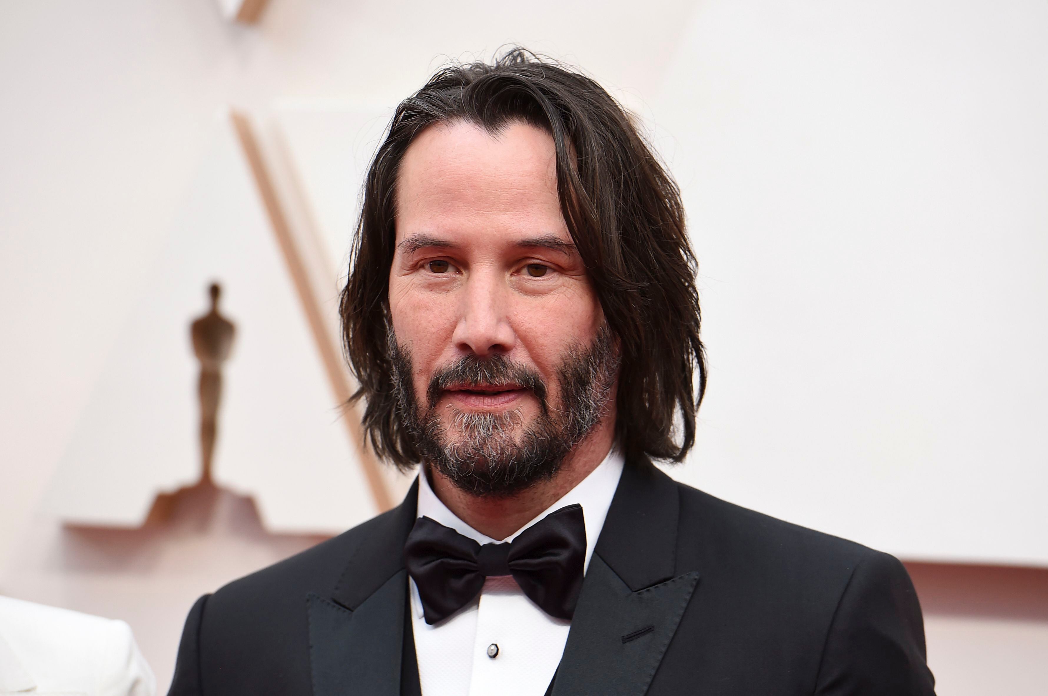 Keanu Reeves diz que está arrasado e triste com morte de colega de