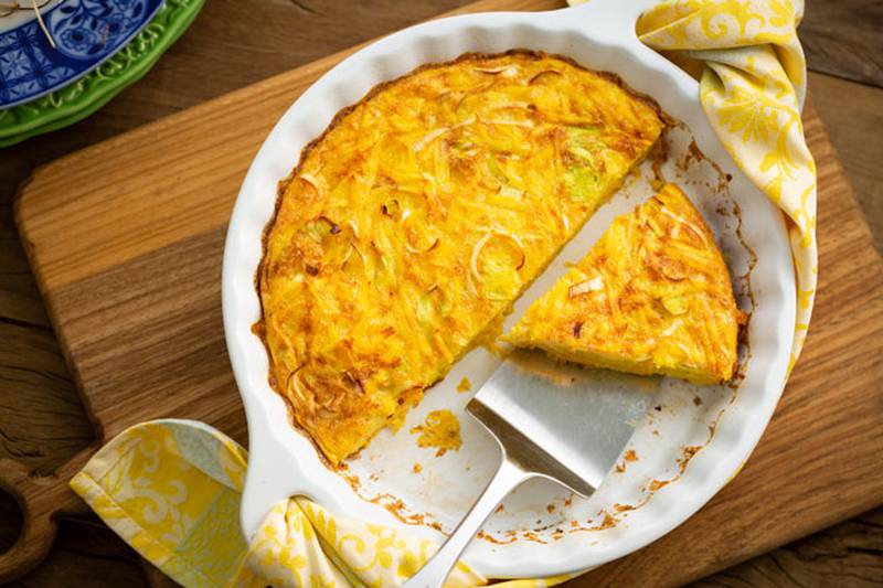 receita de omelete de forno com mandioquinha e alho-poró