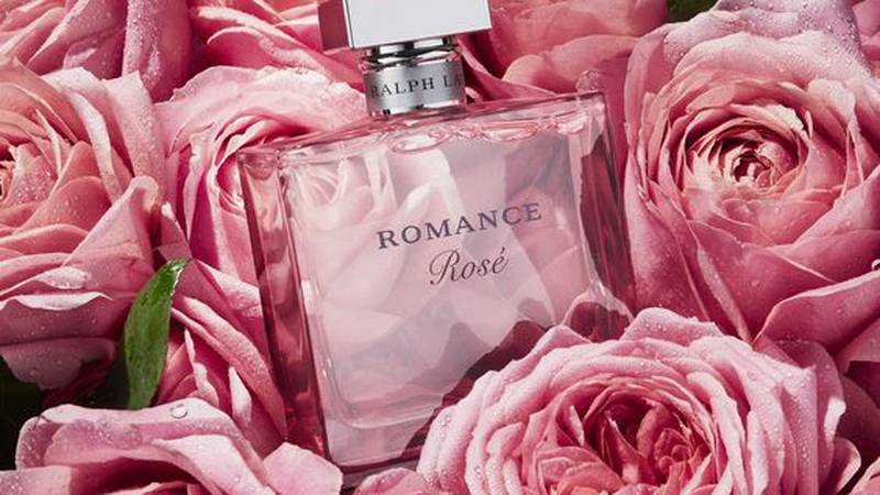 5 perfumes femininos que são perfeitos para um encontro romântico