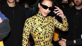 Kim Kardashian e o look de fita adesiva da Balenciaga