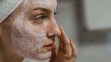 Simples e rápida: Máscara caseira de aveia, iogurte natural e mel para clarear a pele