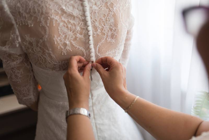 Noiva se vinga de sogra que apareceu com o mesmo vestido em seu casamento