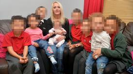 Mãe de oito filhos teme pela segurança da família após ser esfaqueada em uma briga
