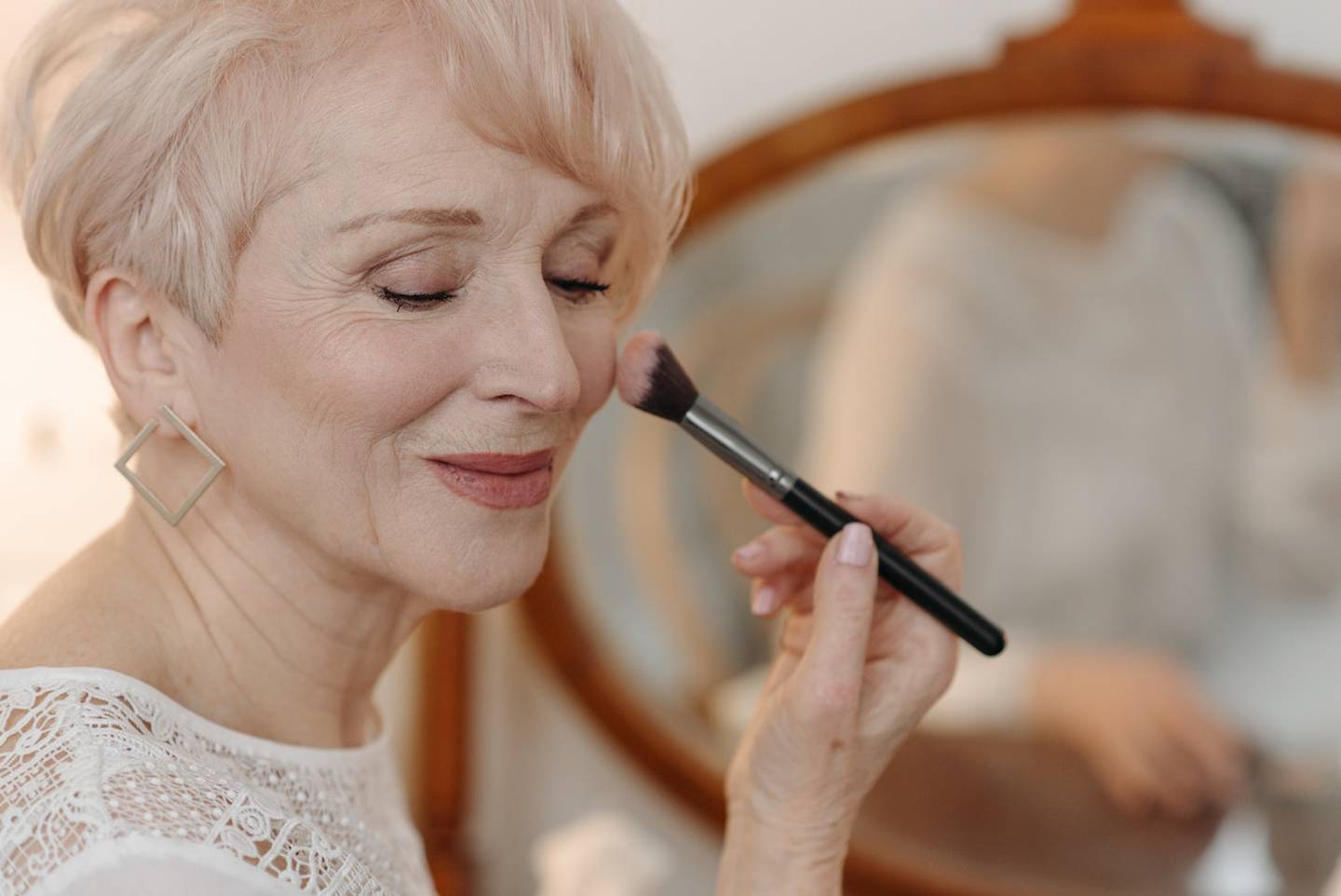 Algunas prácticas comunes a la hora del maquillaje pueden secretamente envejecer tu apariencia