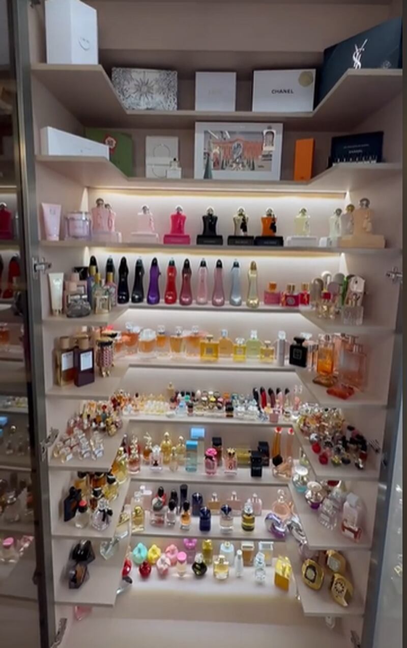 Jovem viraliza ao mostrar armário impressionante de perfumes luxuosos e divide opiniões