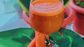 Receita de suco de cenoura com espinafre que ajuda a combater a insônia de forma natural