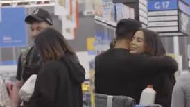Emocionante! Anitta e influenciador americano surpreendem família em supermercado com doação generosa; veja