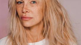 Beleza depois dos 50: Pamela Anderson assume as rugas e está feliz: “É divertido envelhecer”