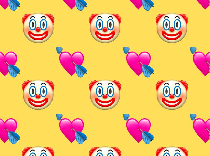 Emoji de palhaço e coração com flecha