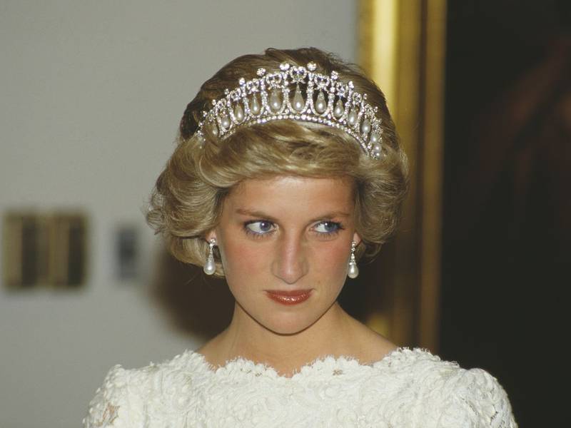 Se viralizan una serie de imágenes recreadas con Inteligencia Artificial en donde vemos cómo habría sido la coronación de la princesa Diana de Gales.