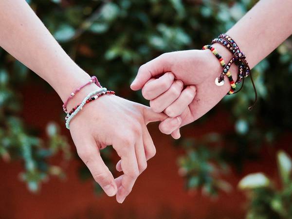 3 sinais de que uma amizade está acabando, segundo terapeuta