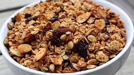 Gostosa e saudável: 5 grandes benefícios de comer granola no café da manhã