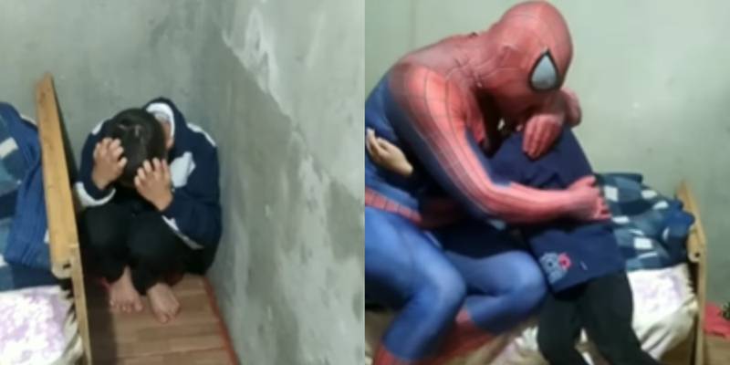 Voluntário se veste de 'homem-aranha' e visita criança autista para acalmá-la