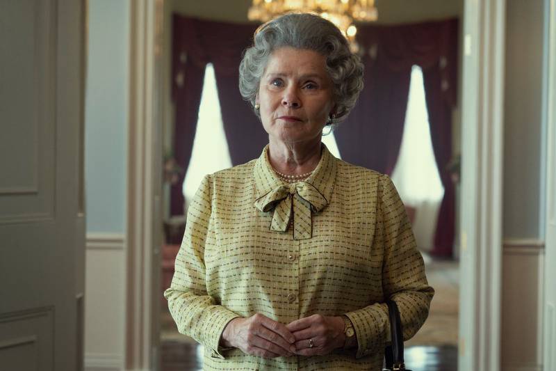 Imelda Staunton como Rainha Elizabeth II