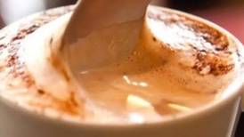 Que tal um cappuccino cremoso e quentinho? Esta receita leva apenas 3 ingredientes