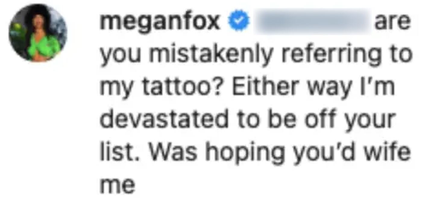 Megan Fox rebate fã que a questiona sobre seus pelos