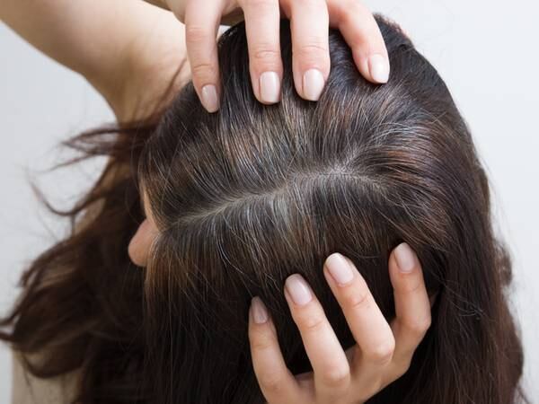Uma pesquisa descobriu que o estresse realmente pode causar cabelos brancos