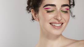 Inspire-se com estas 5 ideias para delinear os olhos e conquistar uma maquiagem vibrante