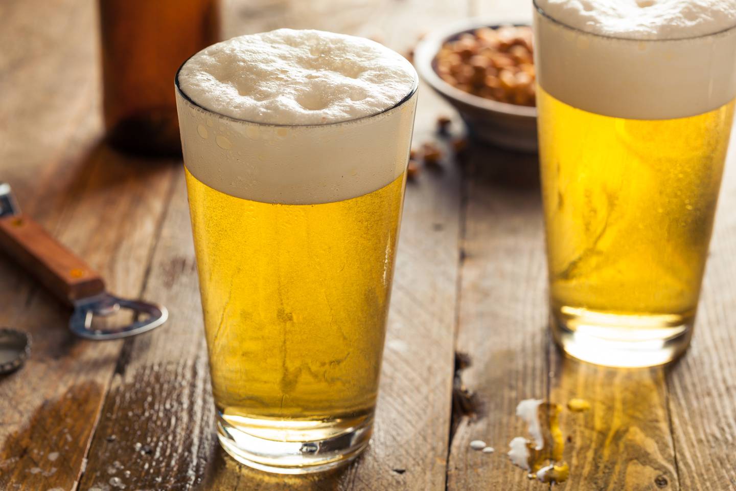 Aficionados consumen más de mil millones de litros de cerveza en el Super Bowl.