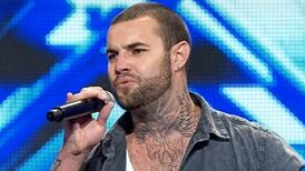 X-Factor: Ex-participante do reality musical é preso acusado de assassinar um bebê de 9 meses na Austrália