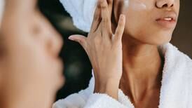 5 passos fáceis que você deve seguir para cuidar da sua pele nos dias quentes