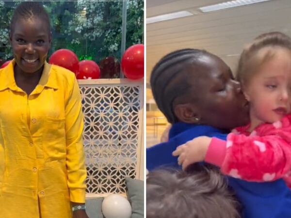 Babá africana comove com despedida das crianças que cuidava