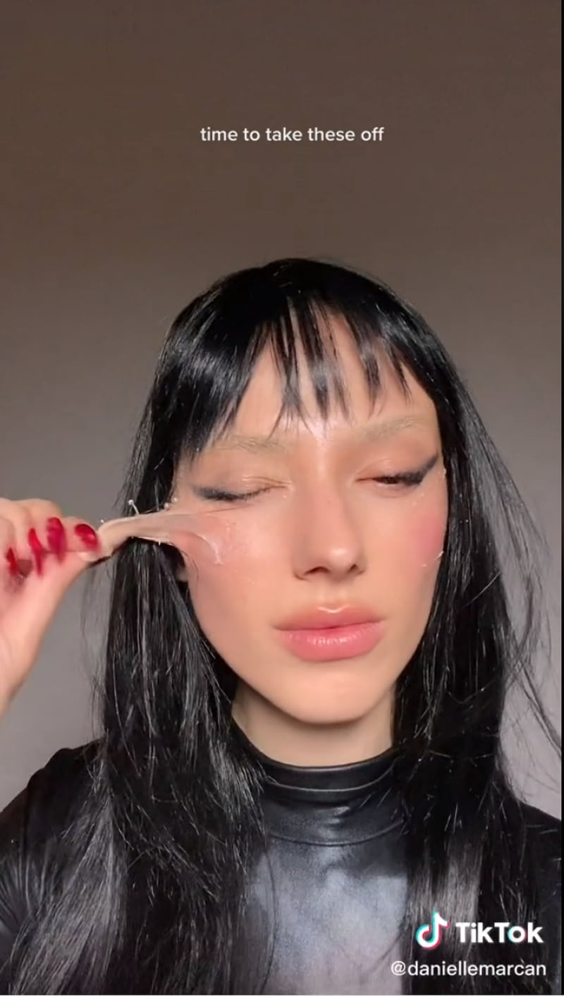 Um truque para remover maquiagem viralizou no TikTok