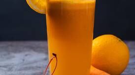 Receita de smoothie de cenoura com laranja e banana para perder peso