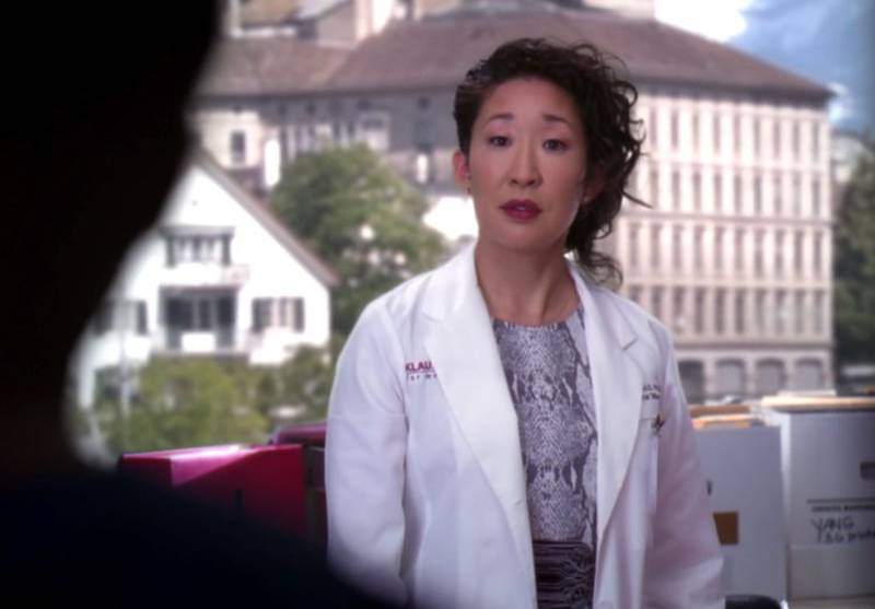 Em publicação emocionante, Sandra Oh compara Cristina Yang, de ‘Grey’s Anatomy’, e sua personagem em ‘The Chair’