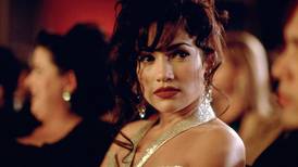 Conheça ‘Selena’, drama biográfico estrelado por Jennifer Lopez baseado na história da cantora Selena Quintanilla-Pérez