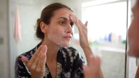 Skincare: 5 passos da rotina de beleza para cuidar da pele oleosa