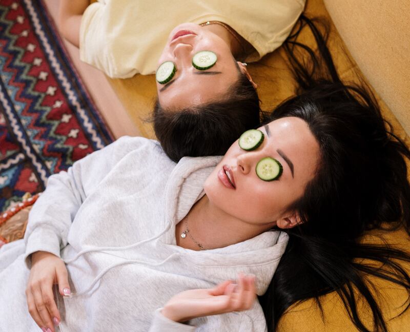 Com as essências coreanas, você pode desfrutar dos benefícios de uma pele hidratada e nutrida, trazendo um passo essencial para a sua rotina de skincare.