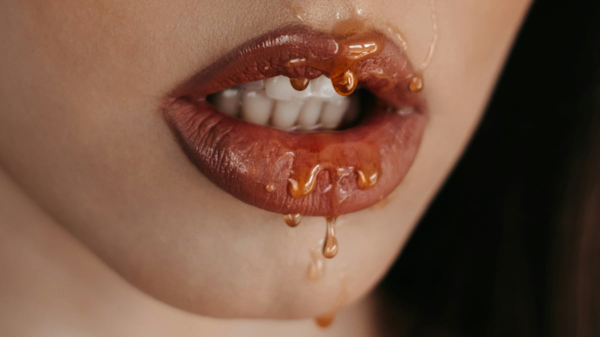 Puedes sumarte a la tendencia ‘Curvy Lips’, que causará furor en 2024 sin la necesidad de dolorosas agujas.