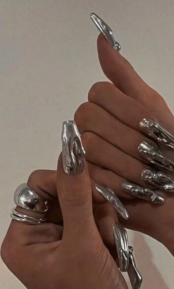 unhas metálicas