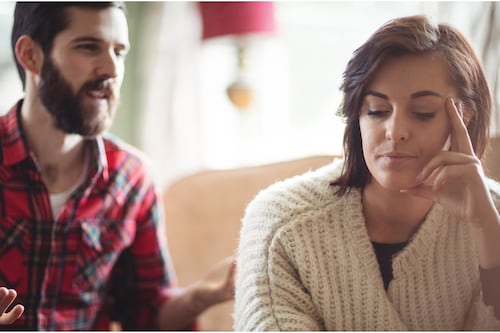 Aqui estão os 5 motivos pelos quais um homem fala frequentemente sobre sua ex