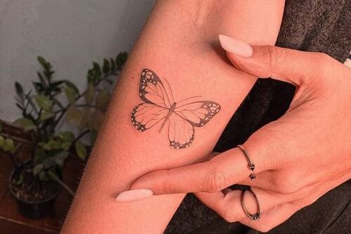 As tatuagens de borboleta estão de volta e é hora de apostar