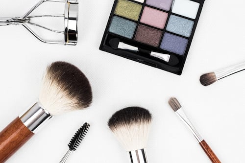5 formas que a maquiagem pode te ajudar a encontrar a sua beleza interior