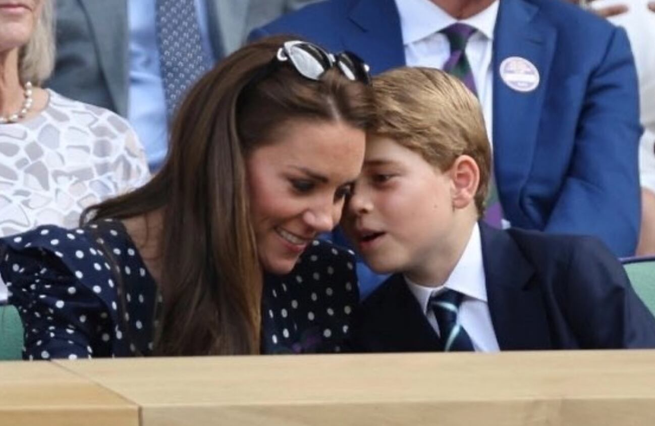 Um novo livro intitulado ‘The New Royals’, a autora real Katie Nicholl mencionou que o príncipe George está sendo criado com a consciência de quem ele é e qual papel ele herdará, disse ela em entrevista ao The Sun.