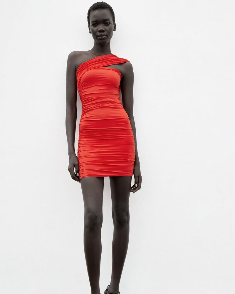 vestido drapeado