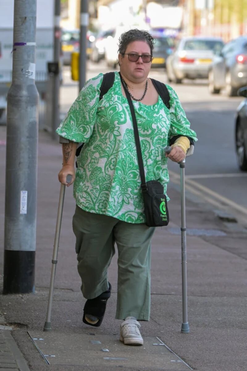 Mulher se passa por homem