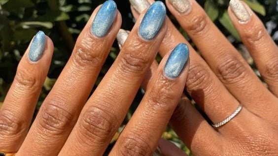 As unhas de veludo são a nova tendência de beleza do TikTok