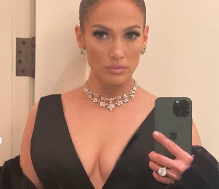 En redes critican a JLo por "mostrarse al natural" en un video con filtro: "Así cualquiera"