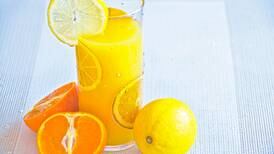 Este suco de laranja, kiwi, melão e abacaxi é o que você estava procurando parar curar a ressaca