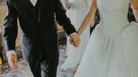 Noivo causa problema ao não gostar do vestido de casamento da noiva